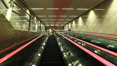 厉害!重庆95米深地铁站走红 相当于31层楼!